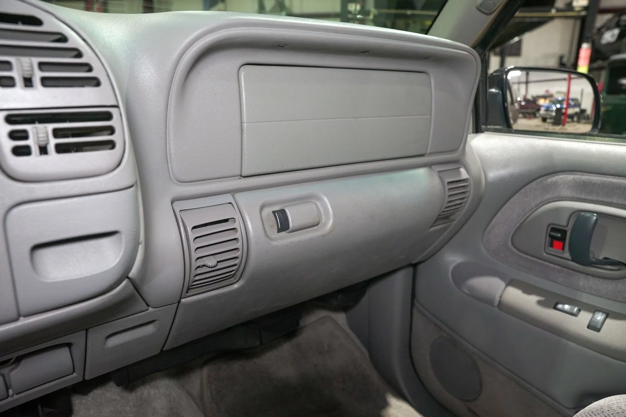1999 Chevrolet Suburban LS