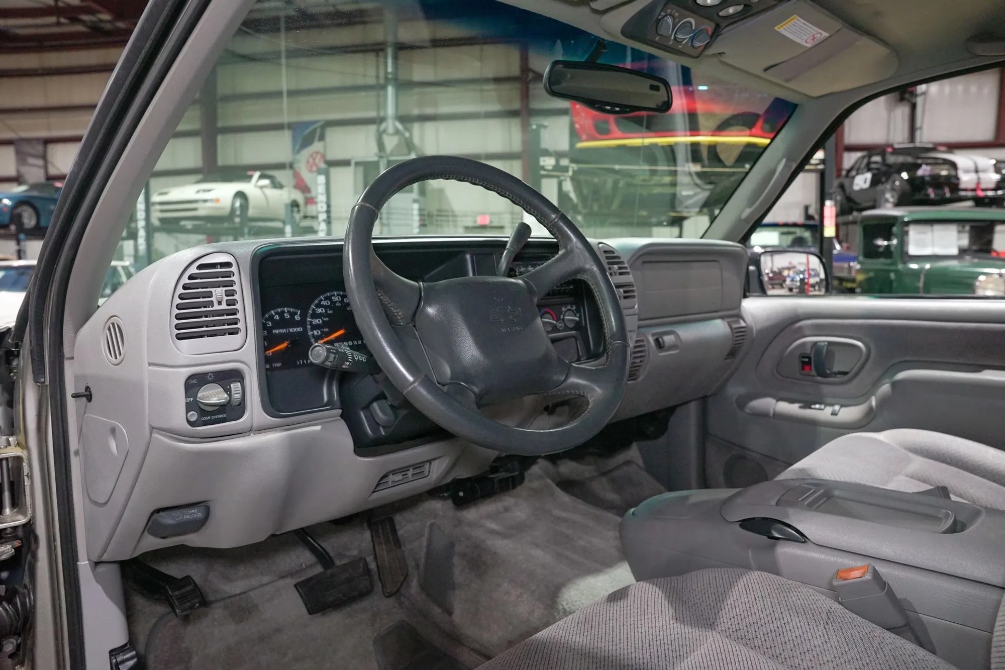 1999 Chevrolet Suburban LS