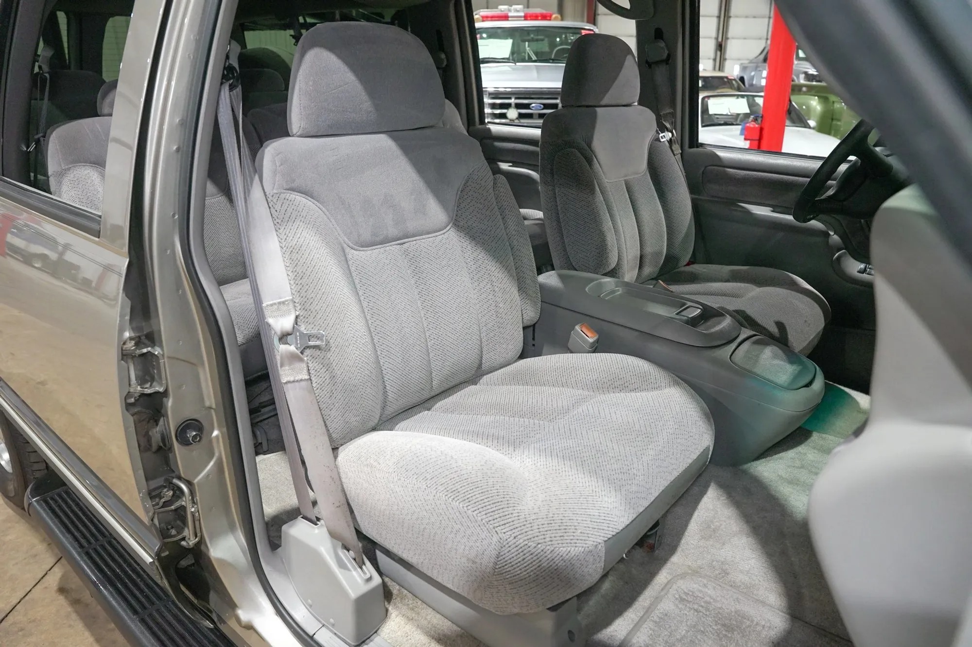 1999 Chevrolet Suburban LS