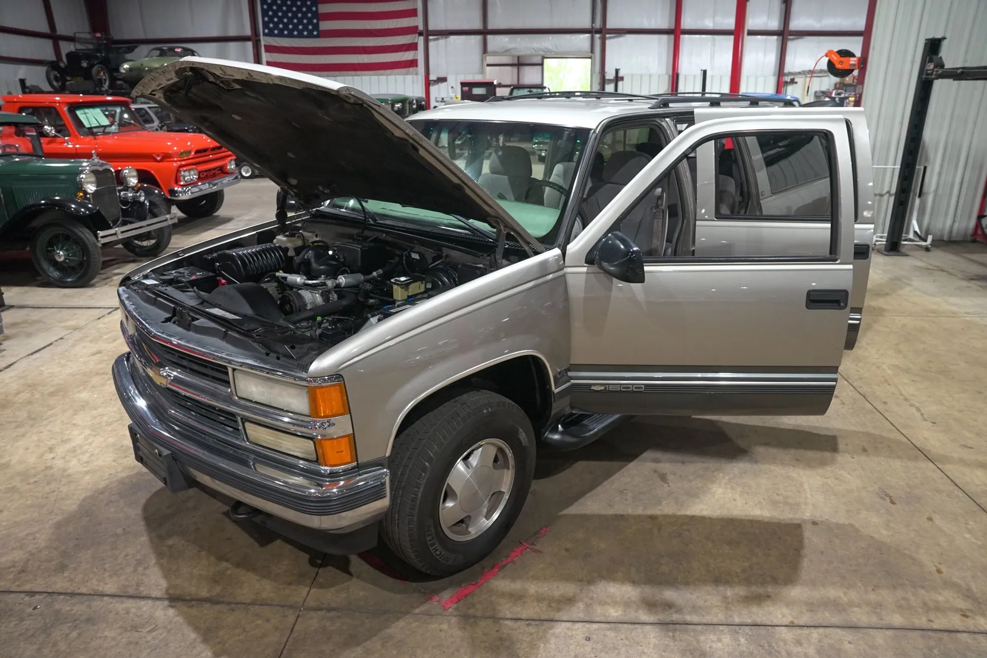 1999 Chevrolet Suburban LS