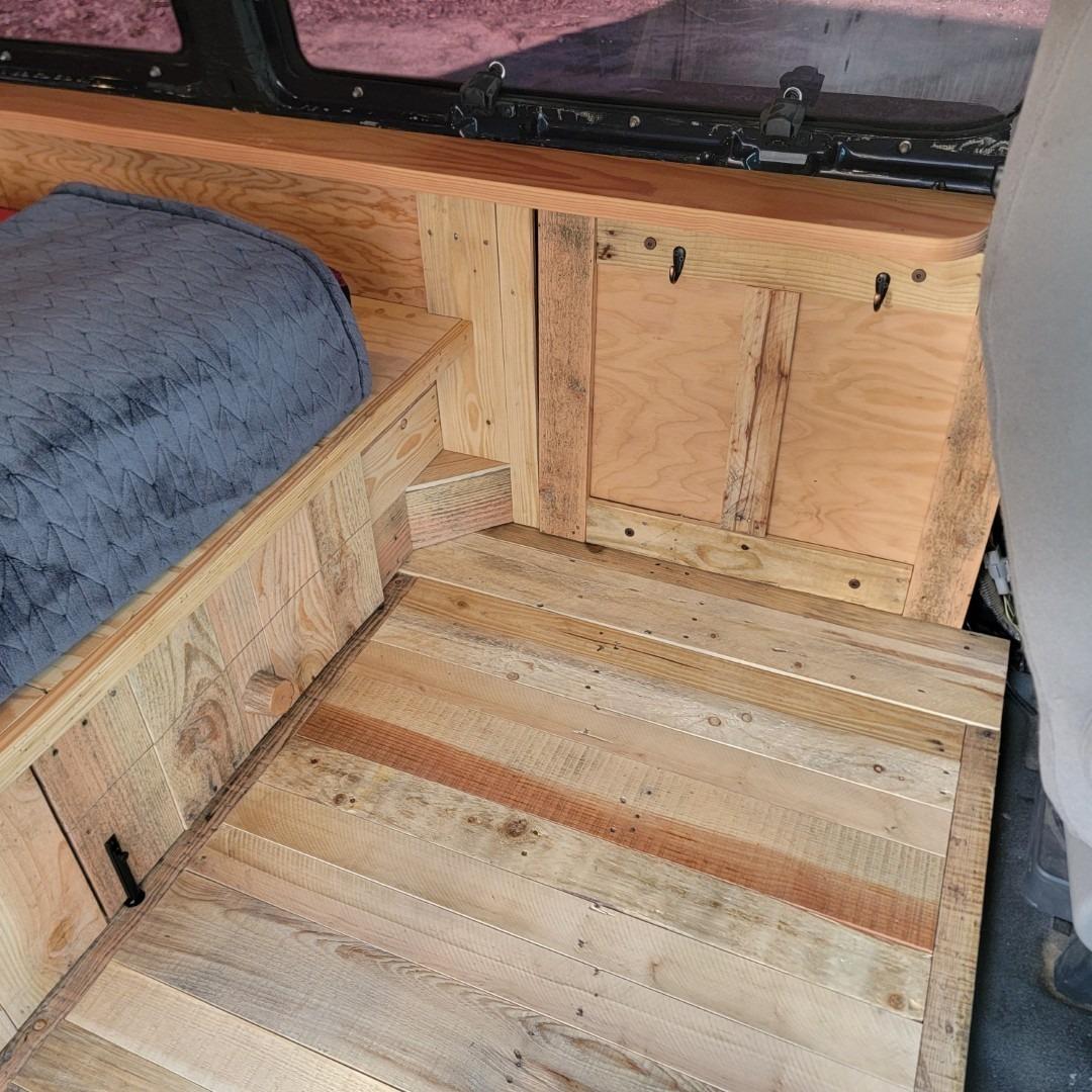 2001 Ford E-350 Overland Van