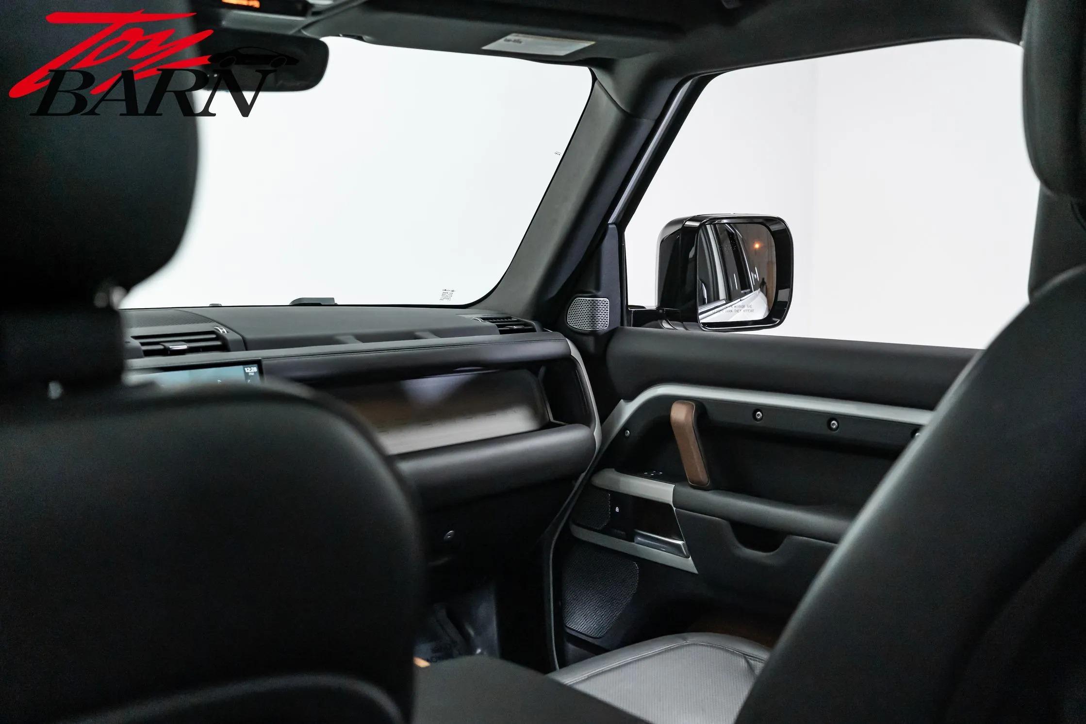 2023 Land Rover Defender 130 SE
