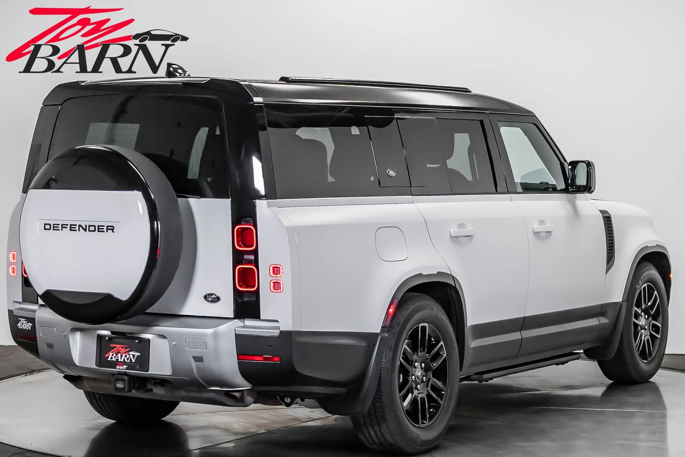 2023 Land Rover Defender 130 SE - 5
