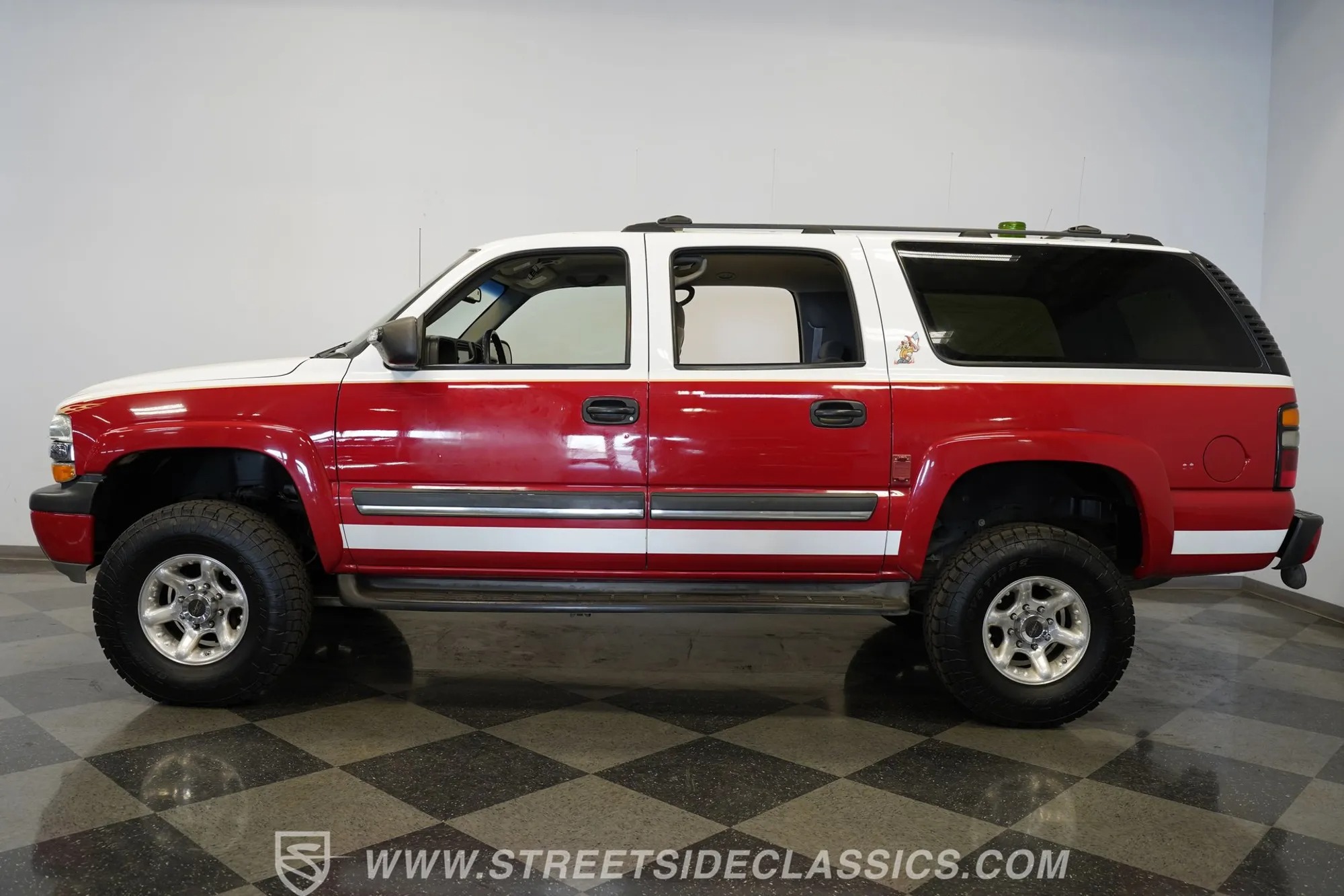 2004 Chevrolet Suburban - 4