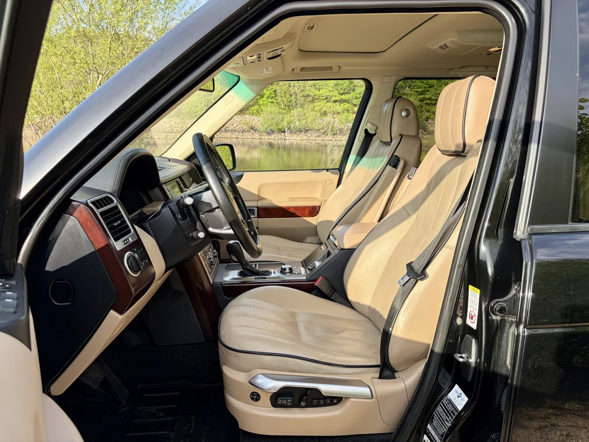 2011 Land Rover Range Rover HSE Luxury