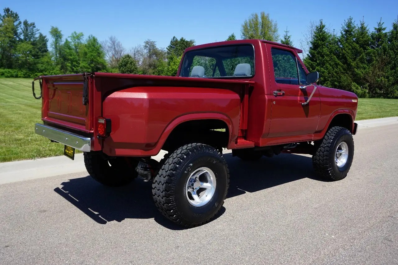1984 Ford F-150 4x4 - 3