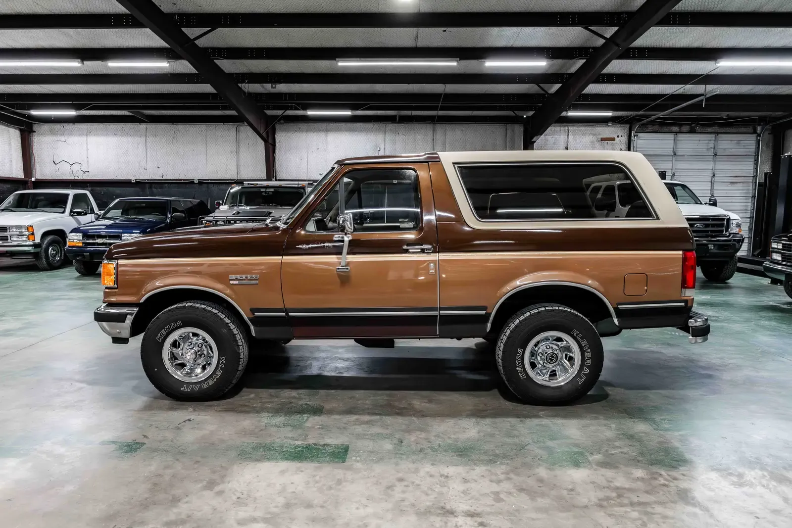 1989 Ford Bronco XLT - 2