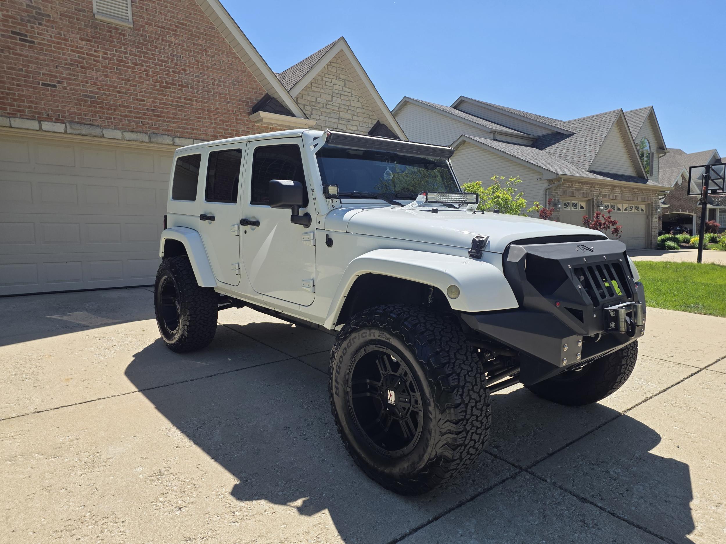 2014 Jeep Wrangler Unlimited Sahara - 2