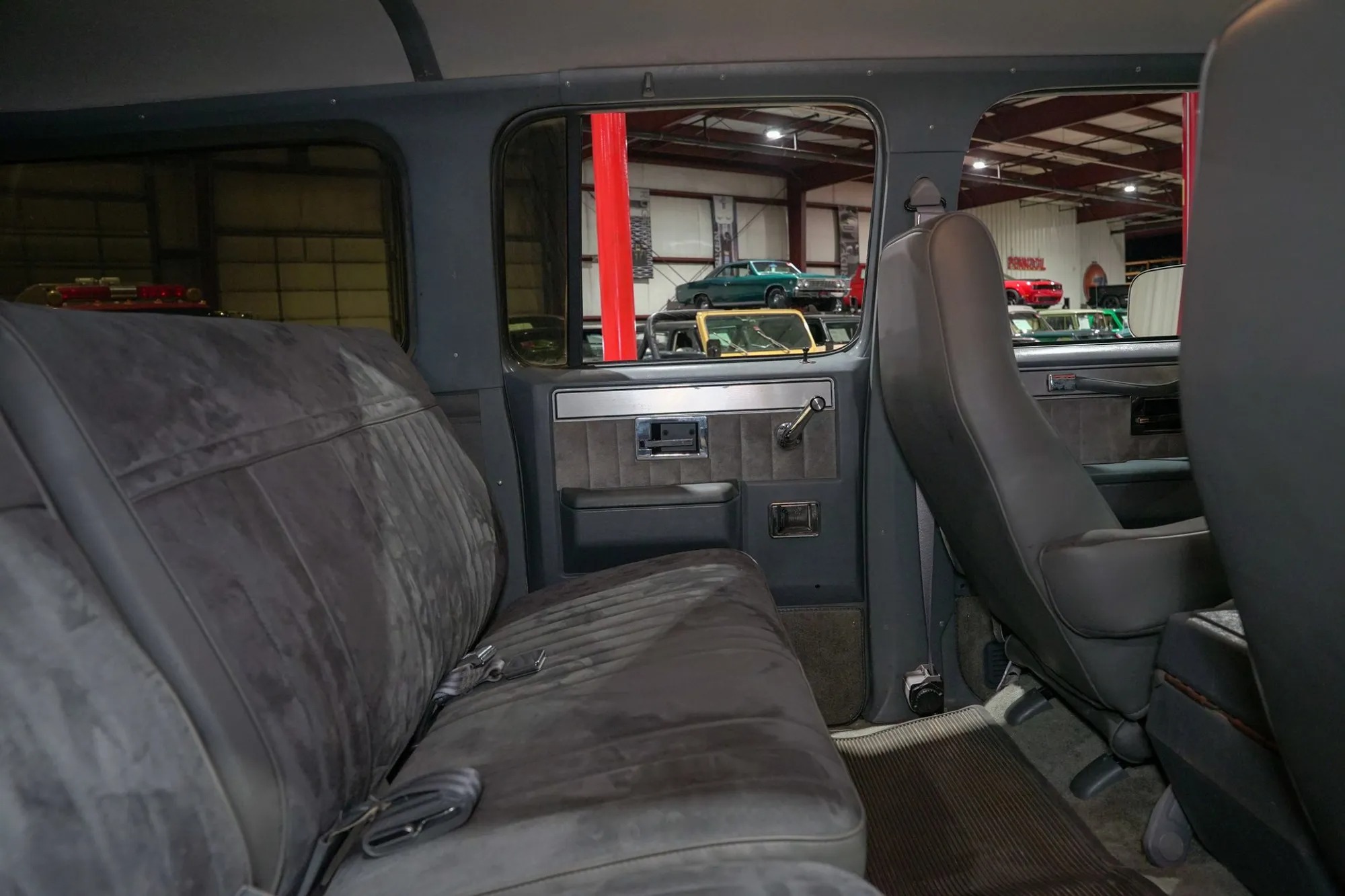 1987 Chevrolet Suburban V10