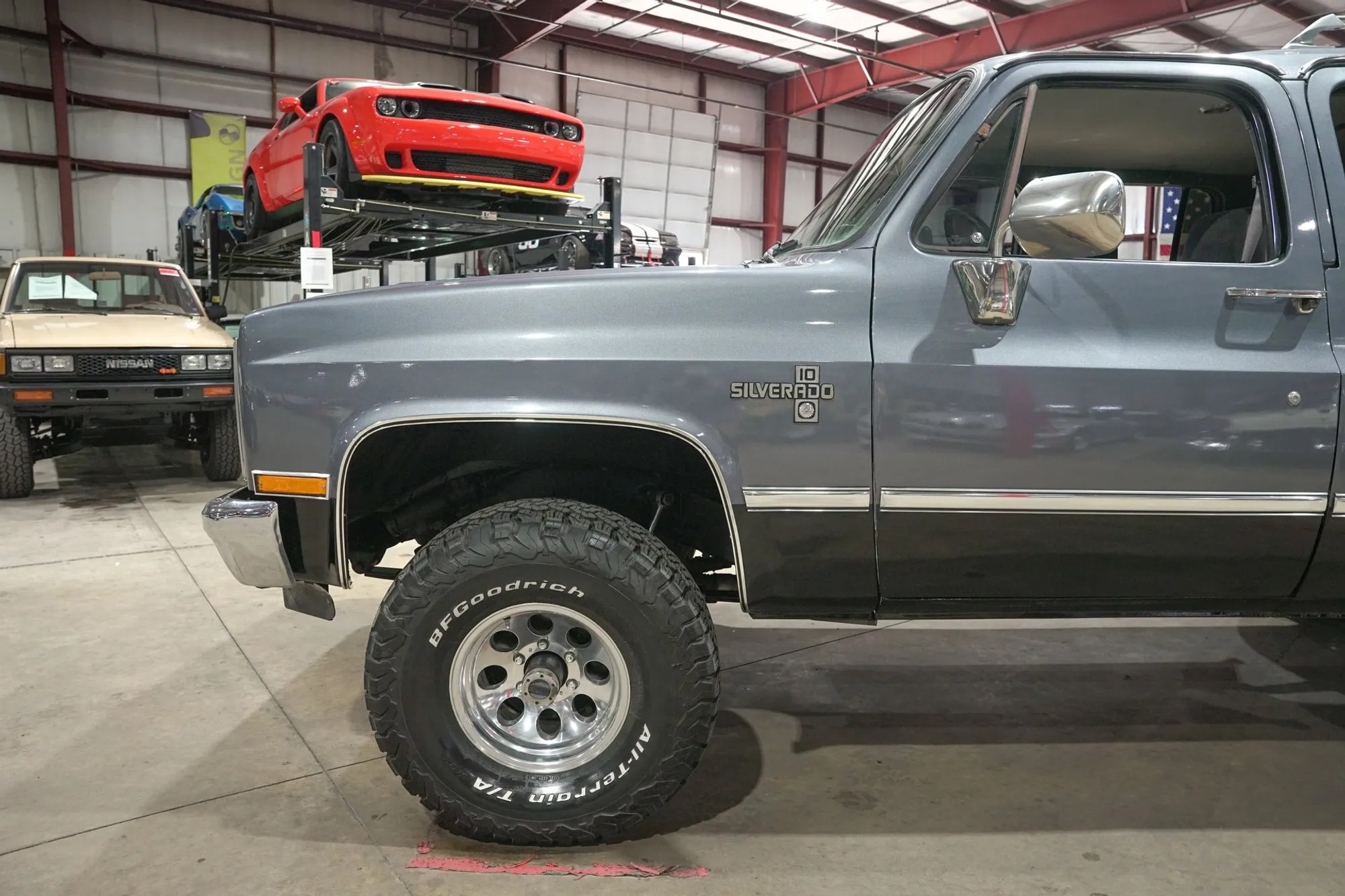 1987 Chevrolet Suburban V10 - 2