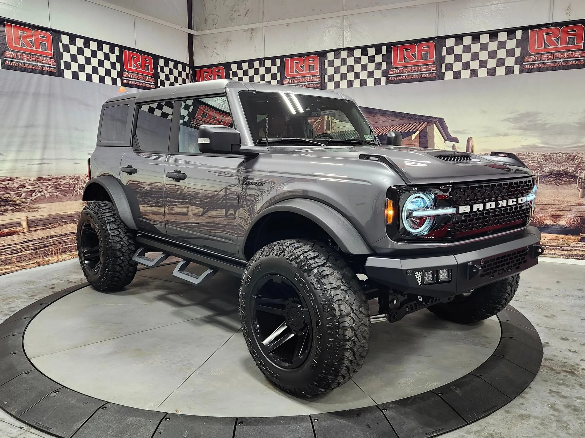 2022 Ford Bronco Wildtrak - 2