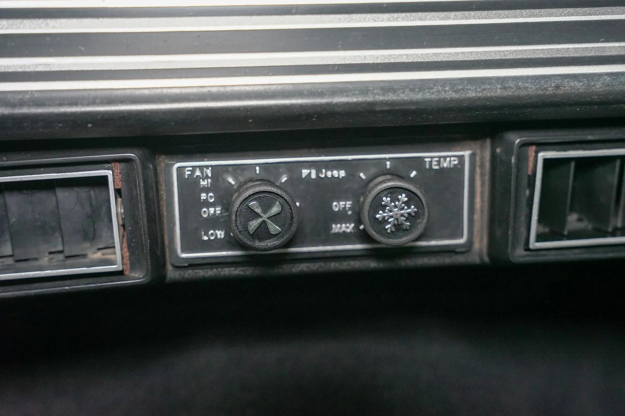1982 Jeep J10 Laredo
