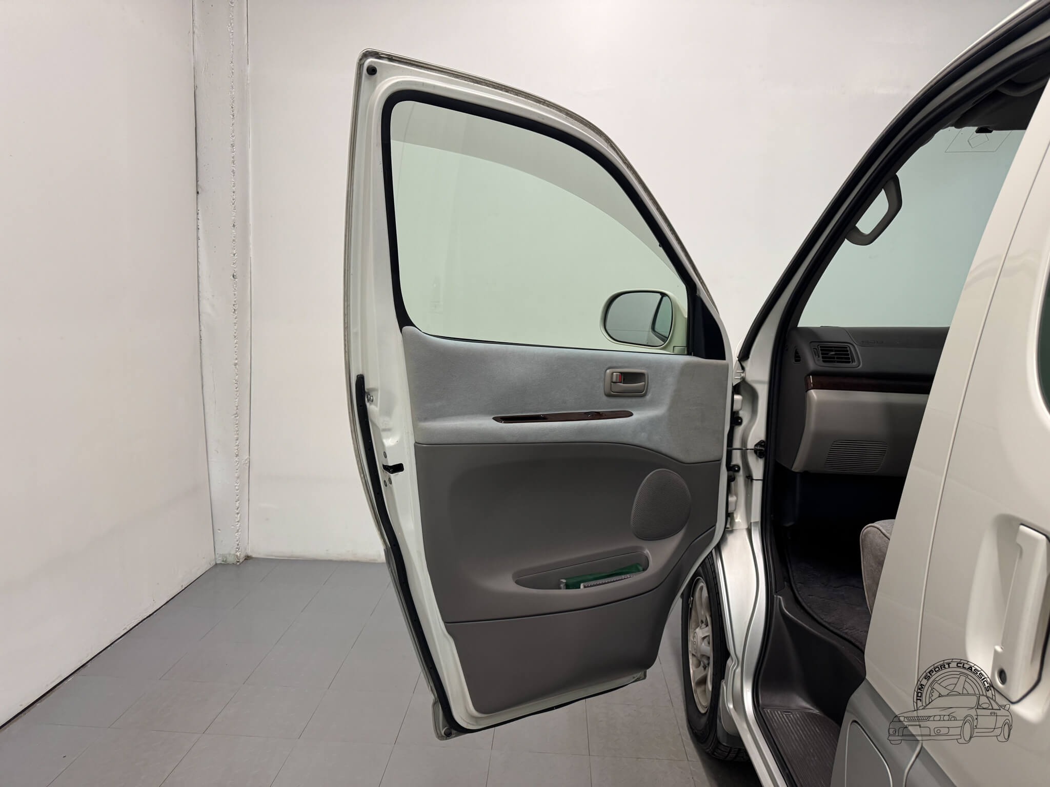 1999 Toyota HiAce Regius V L-Package
