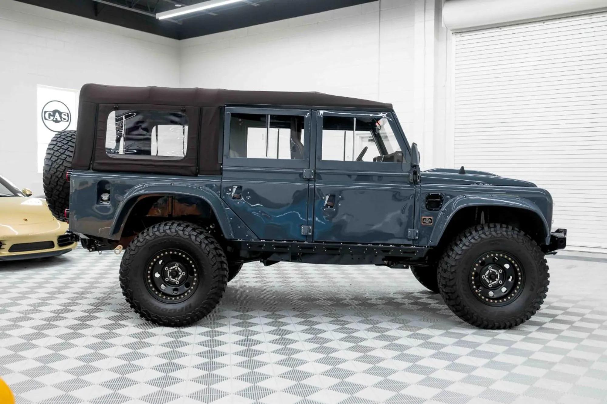2000 Land Rover Defender 110 - 3