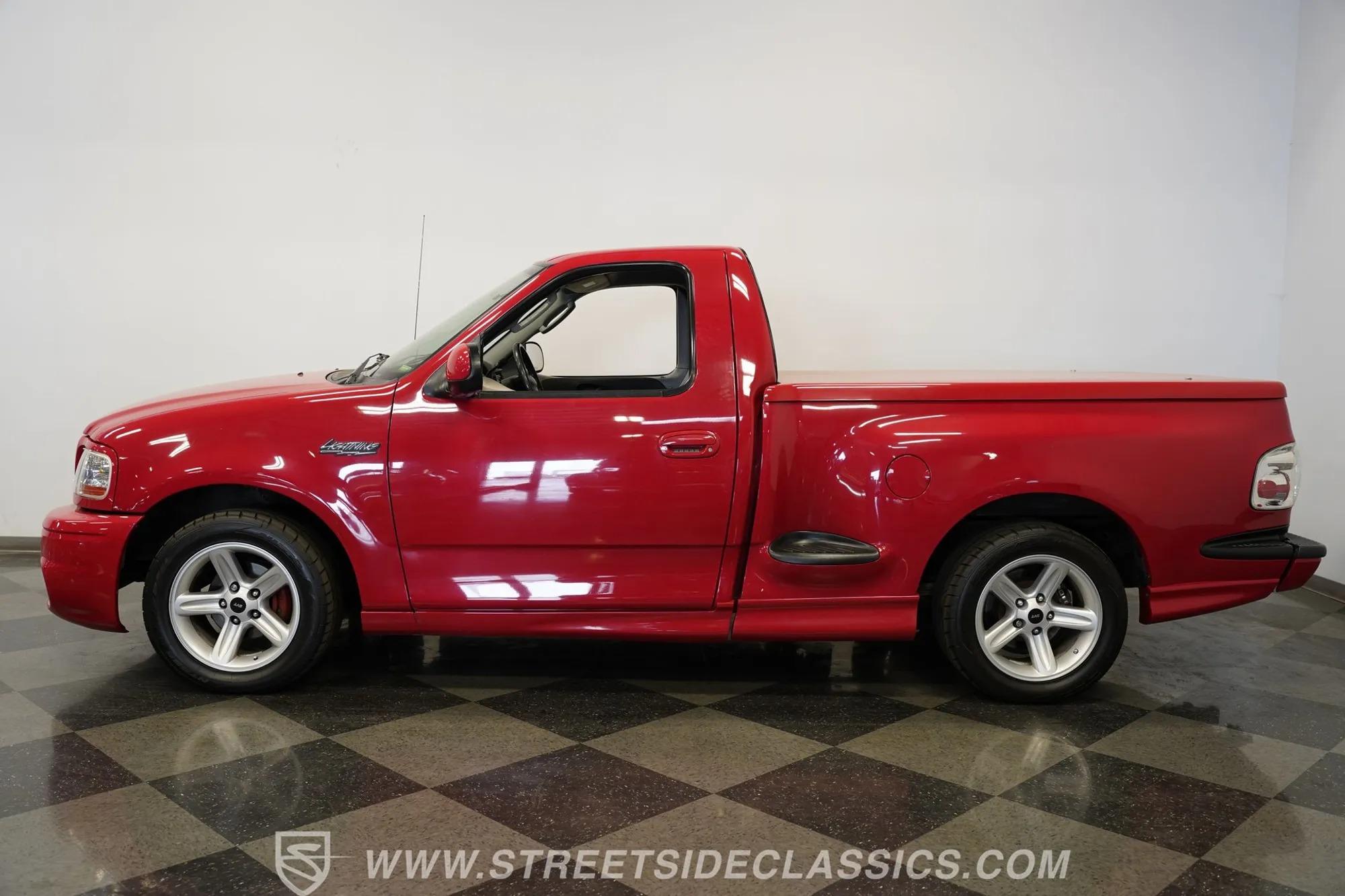 2003 Ford F-150 SVT Lightning - 3