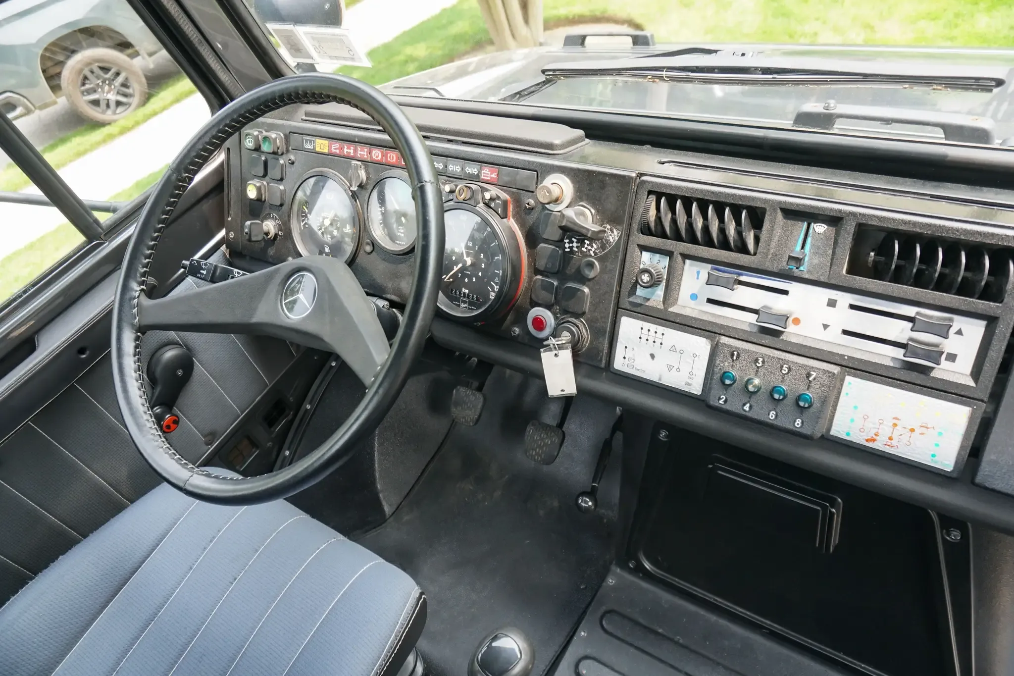 1989 Mercedes-Benz Unimog U2150
