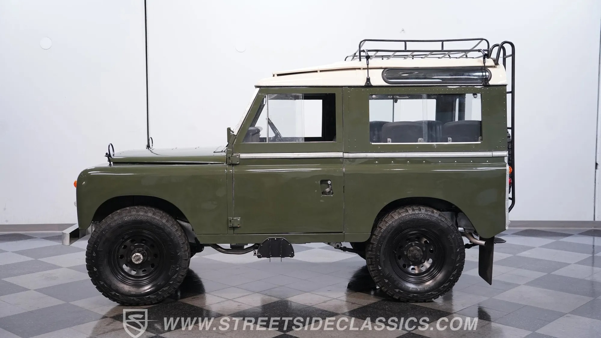 1976 Land Rover Series III - 2