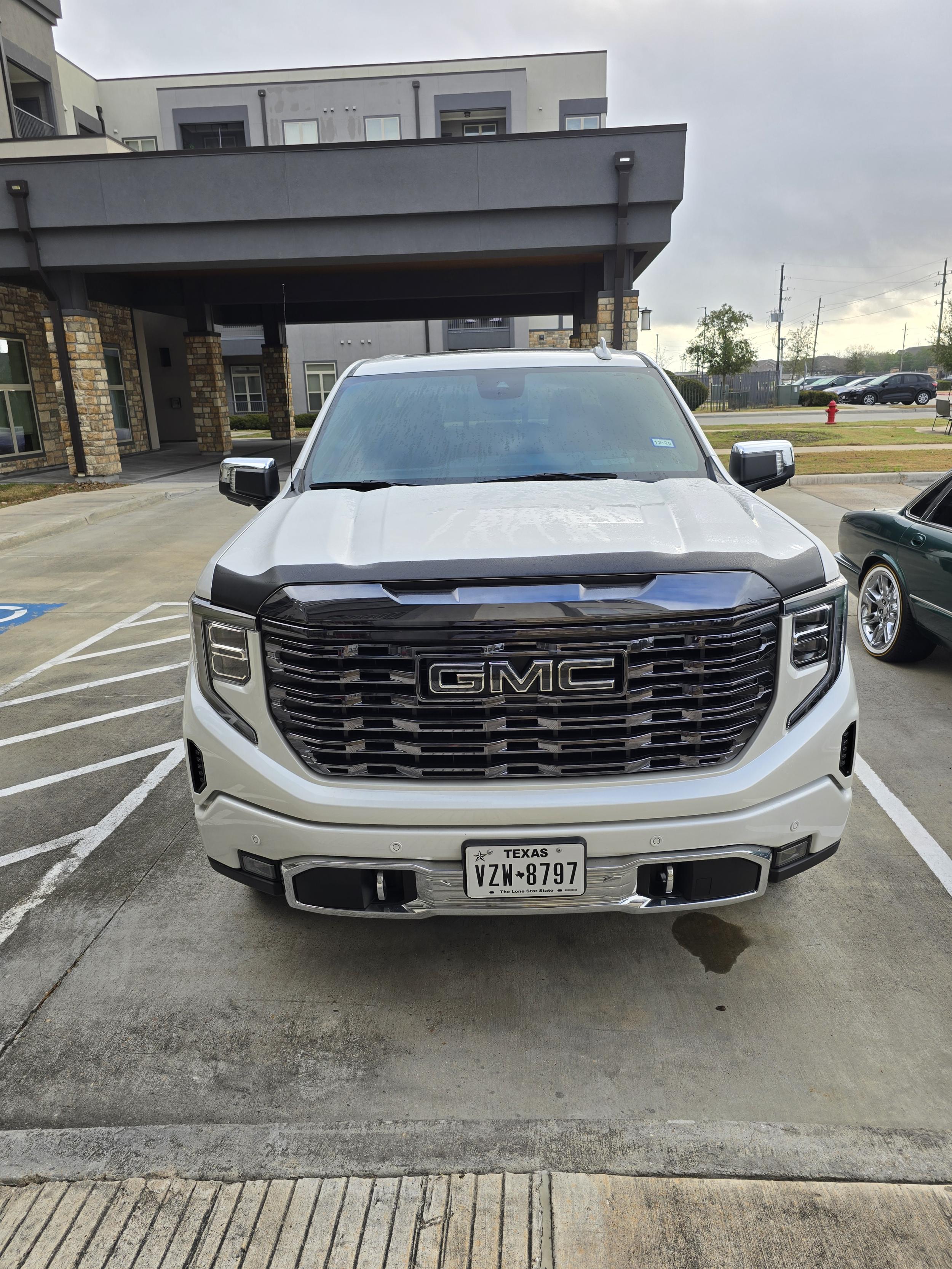 2024 GMC Sierra Denali - 3