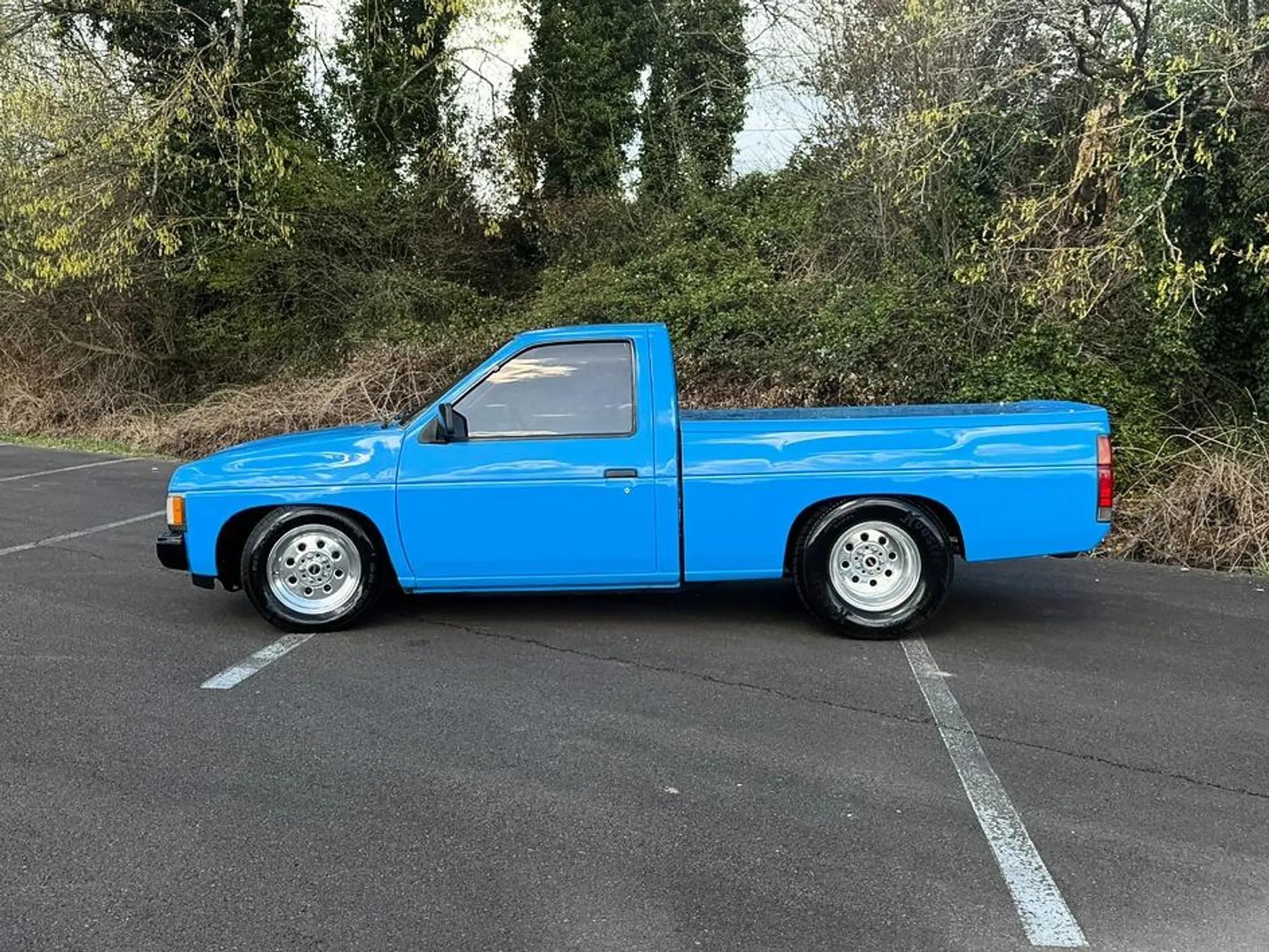 1987 Nissan D21 Hardbody Custom - 4