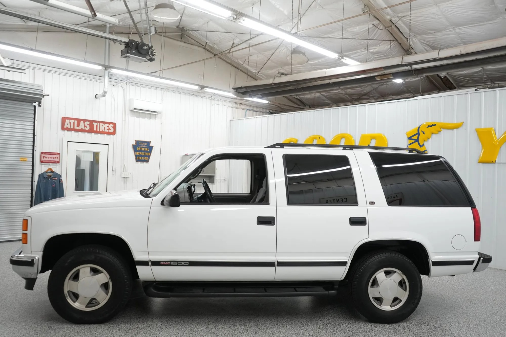 68k-Mile 1999 GMC Yukon - 4