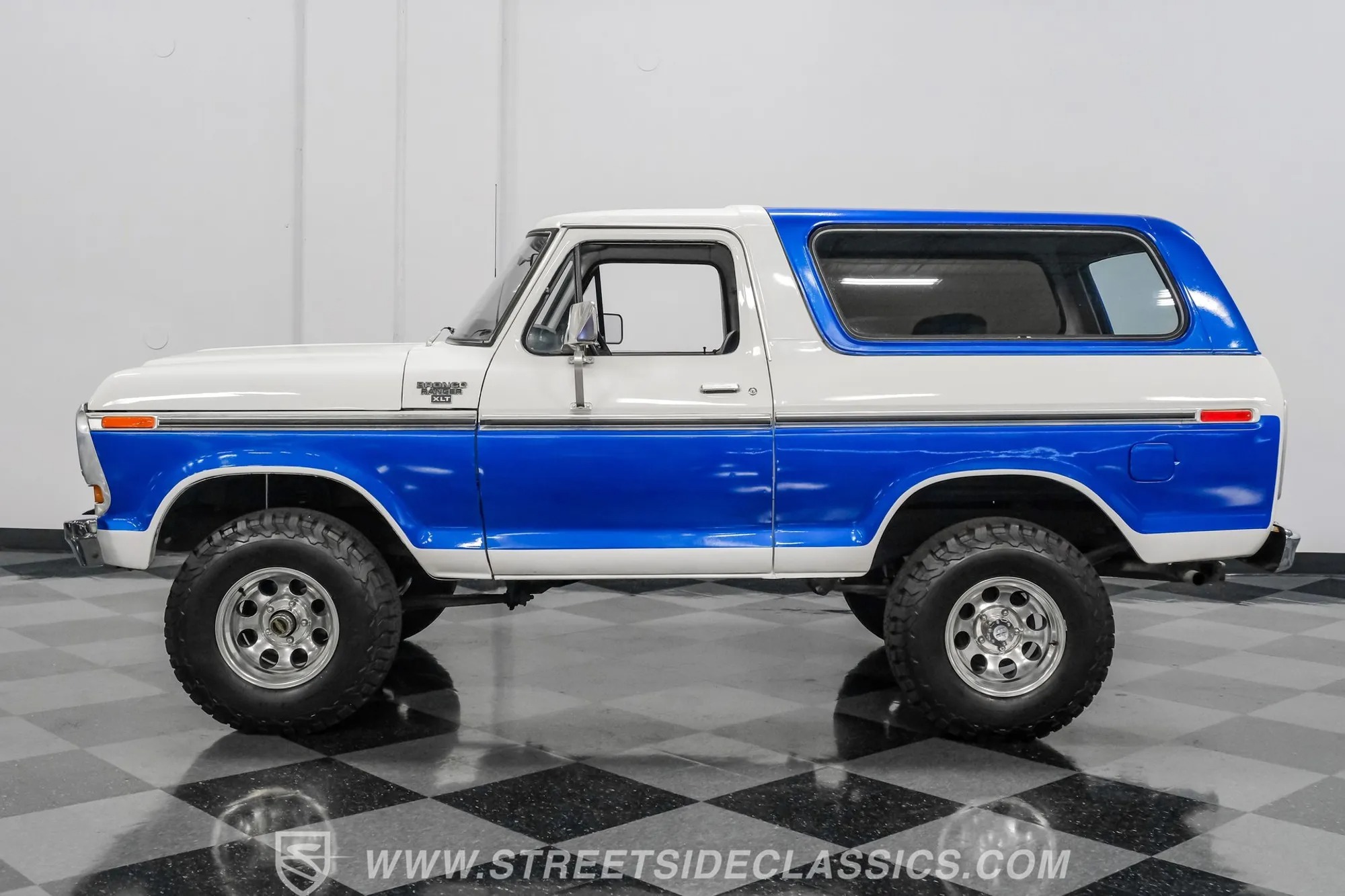 1979 Ford Bronco Ranger XLT - 2