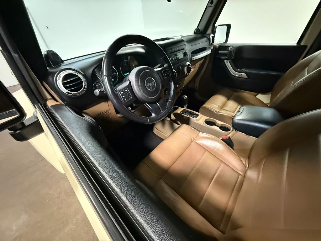 2011 Jeep Wrangler Sahara - 3