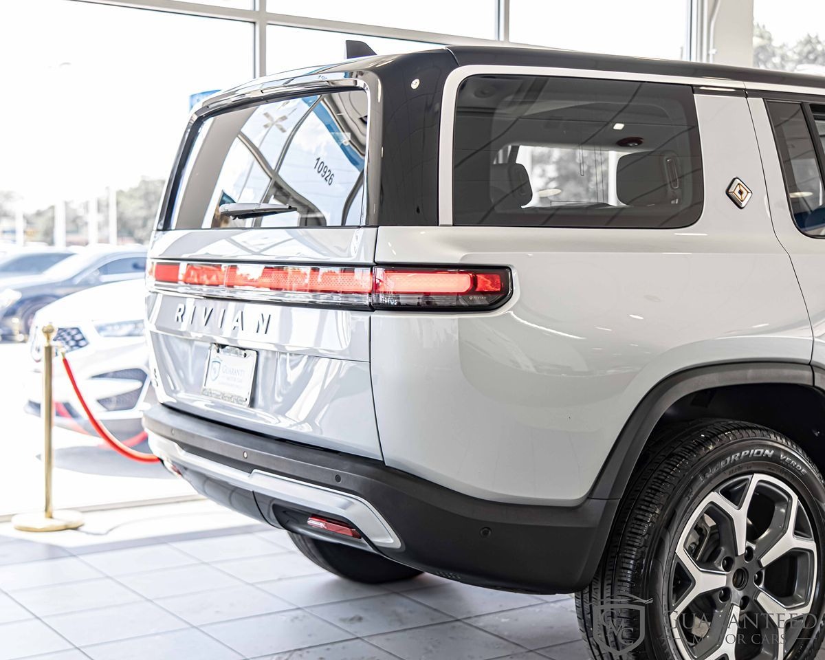 2024 Rivian R1S Adventure