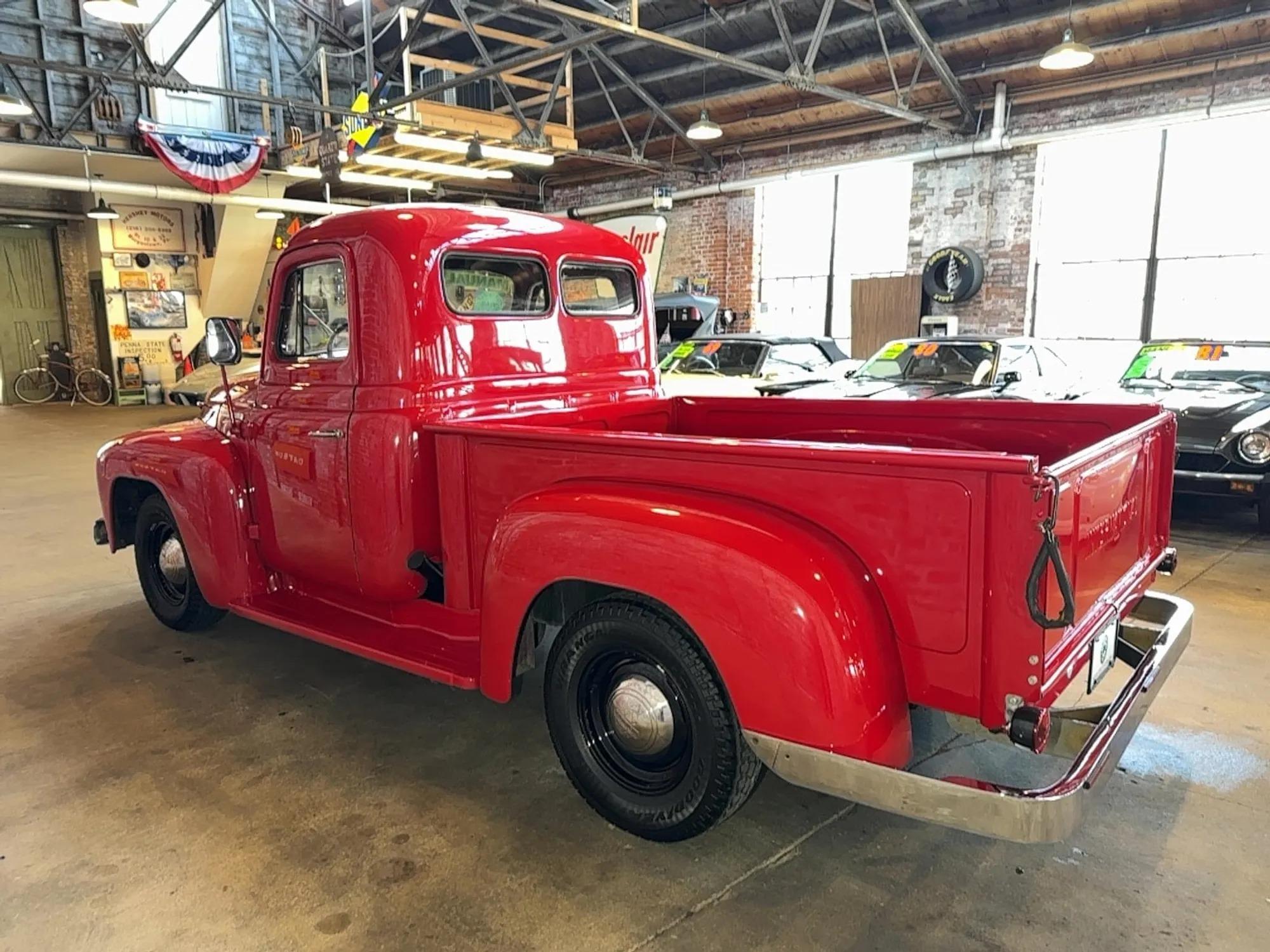 1955 International R-100 - 5