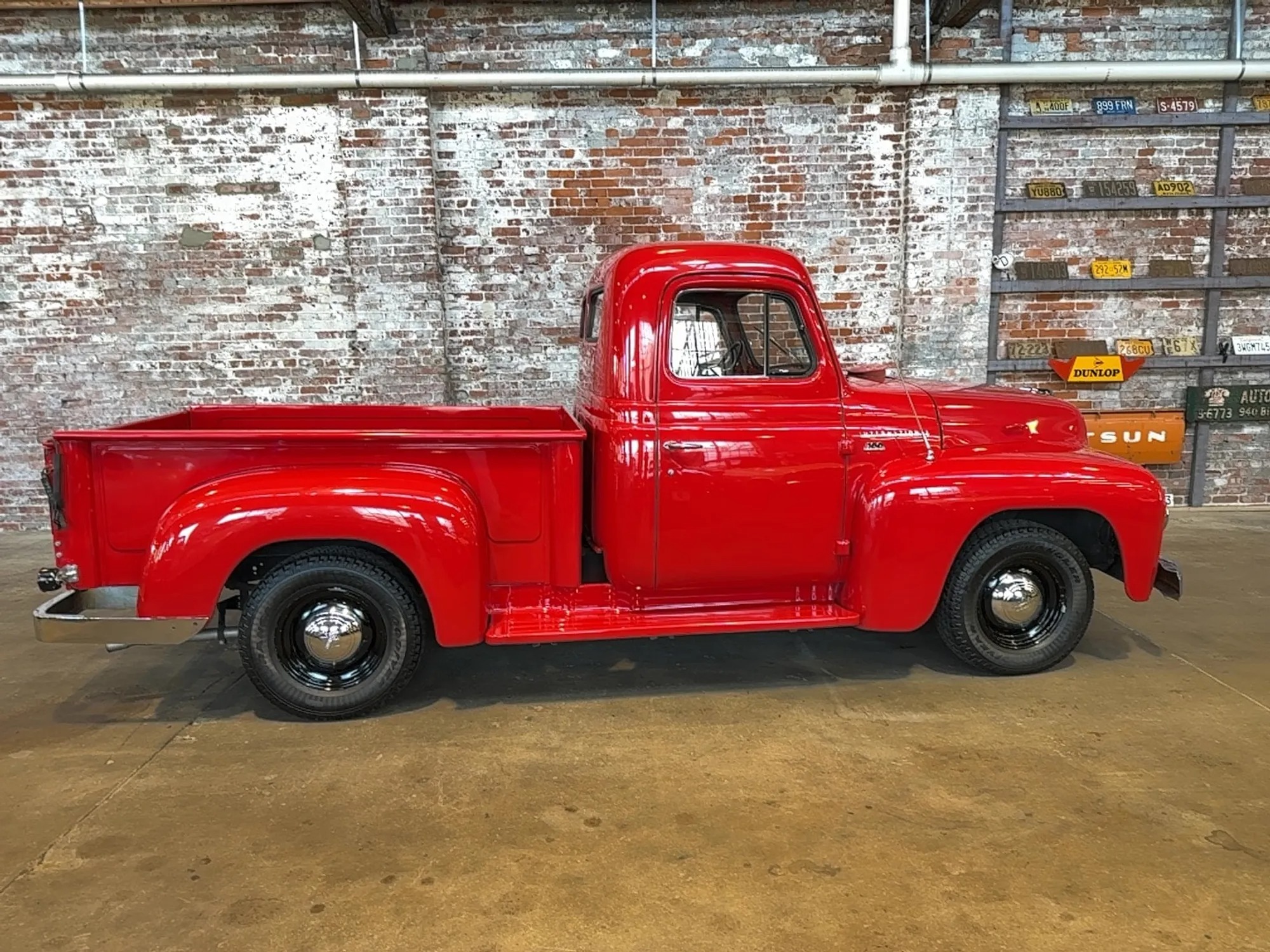 1955 International R-100 - 3