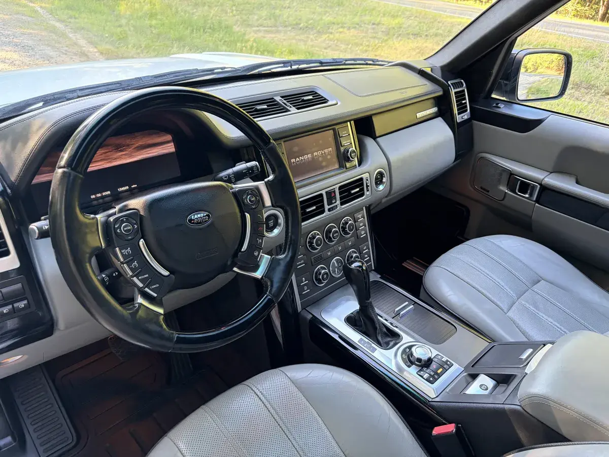 2011 Land Rover Range Rover HSE Lux
