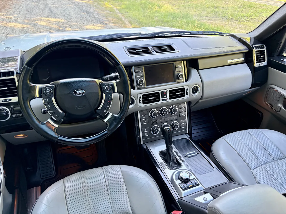 2011 Land Rover Range Rover HSE Lux