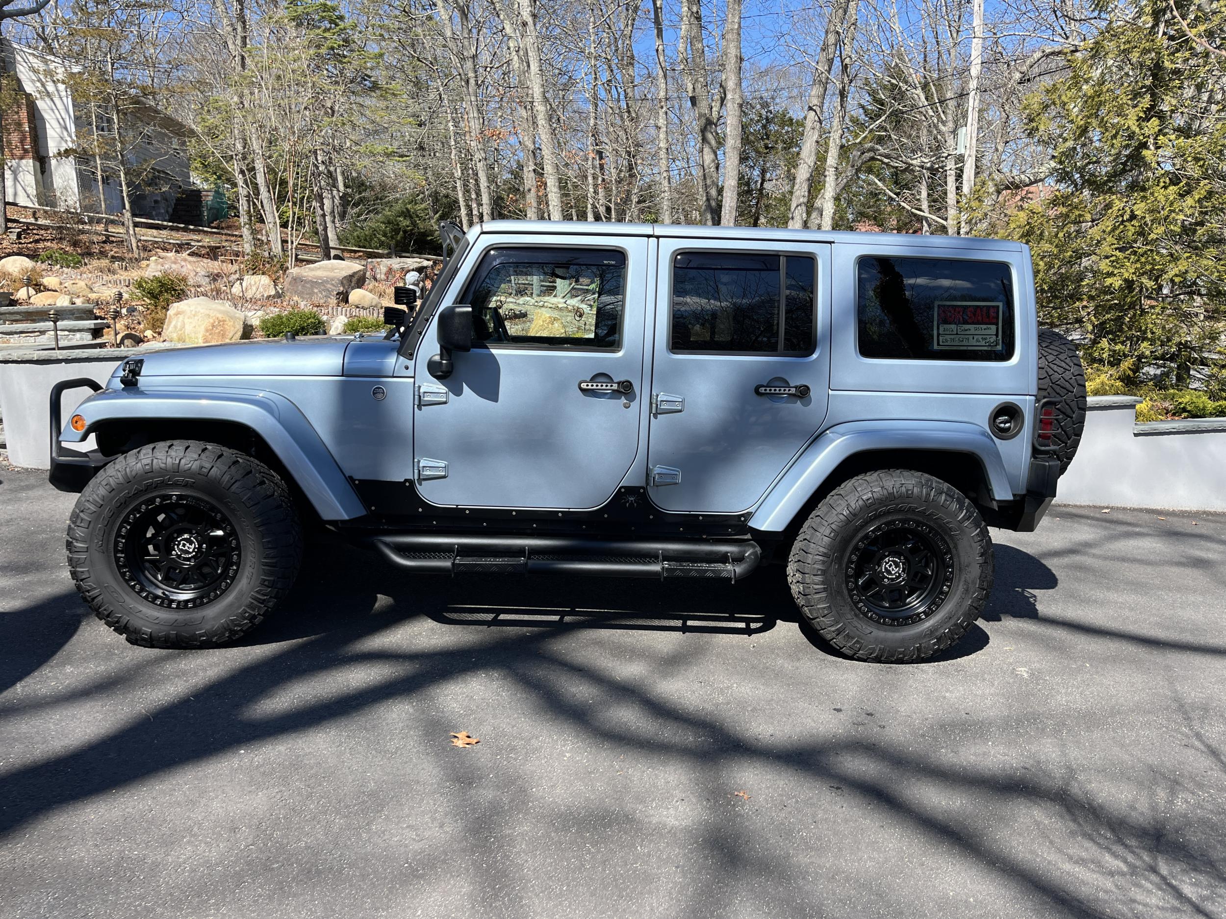 2012 Jeep Wrangler Unlimited Sahara - 4