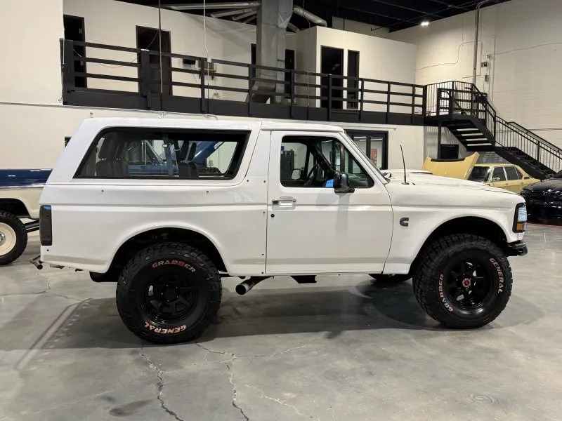 1992 Ford Bronco XLT - 2