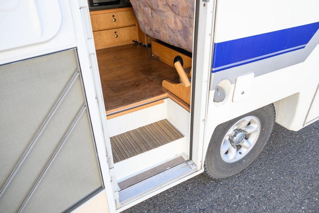 1999 Mitsubishi Strada Camper