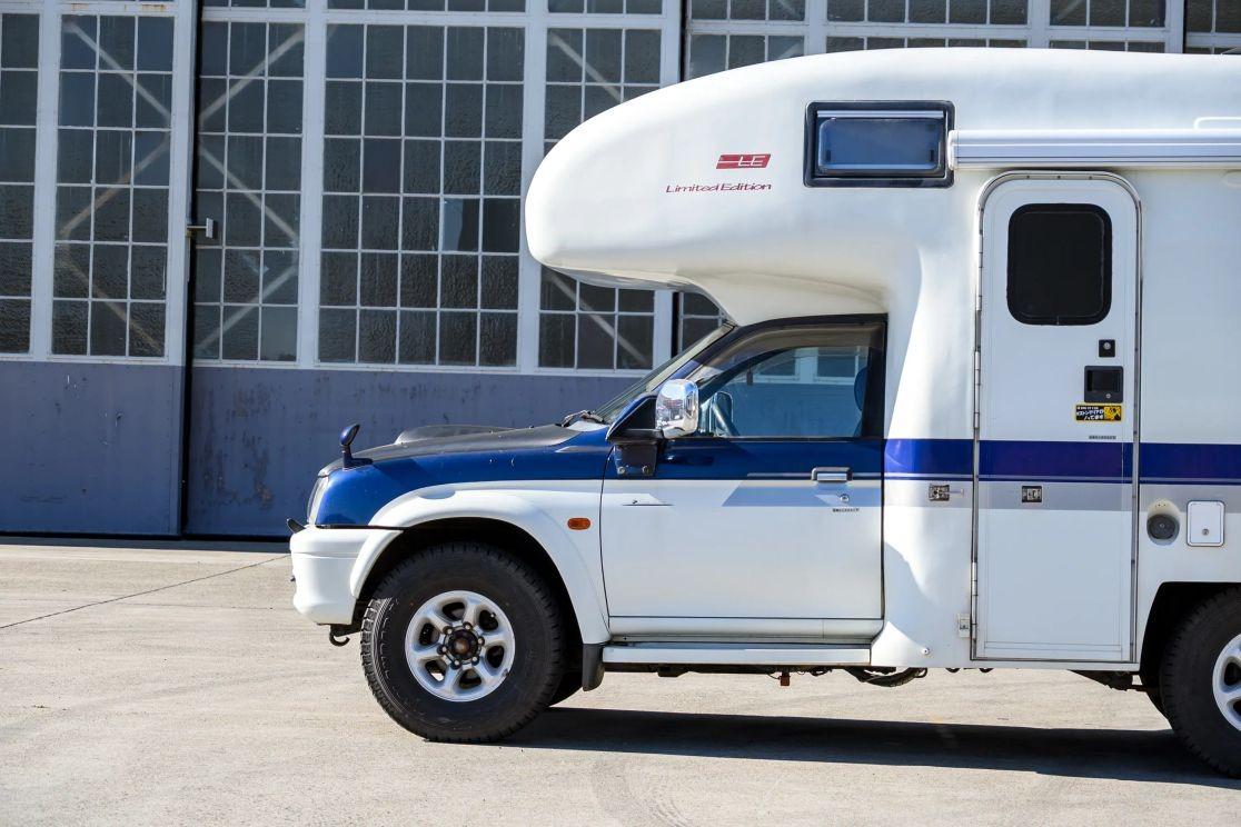 1999 Mitsubishi Strada Camper
