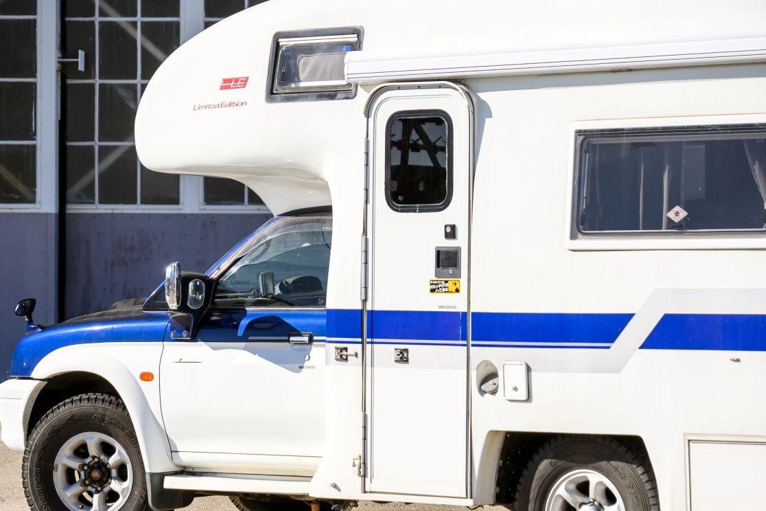 1999 Mitsubishi Strada Camper