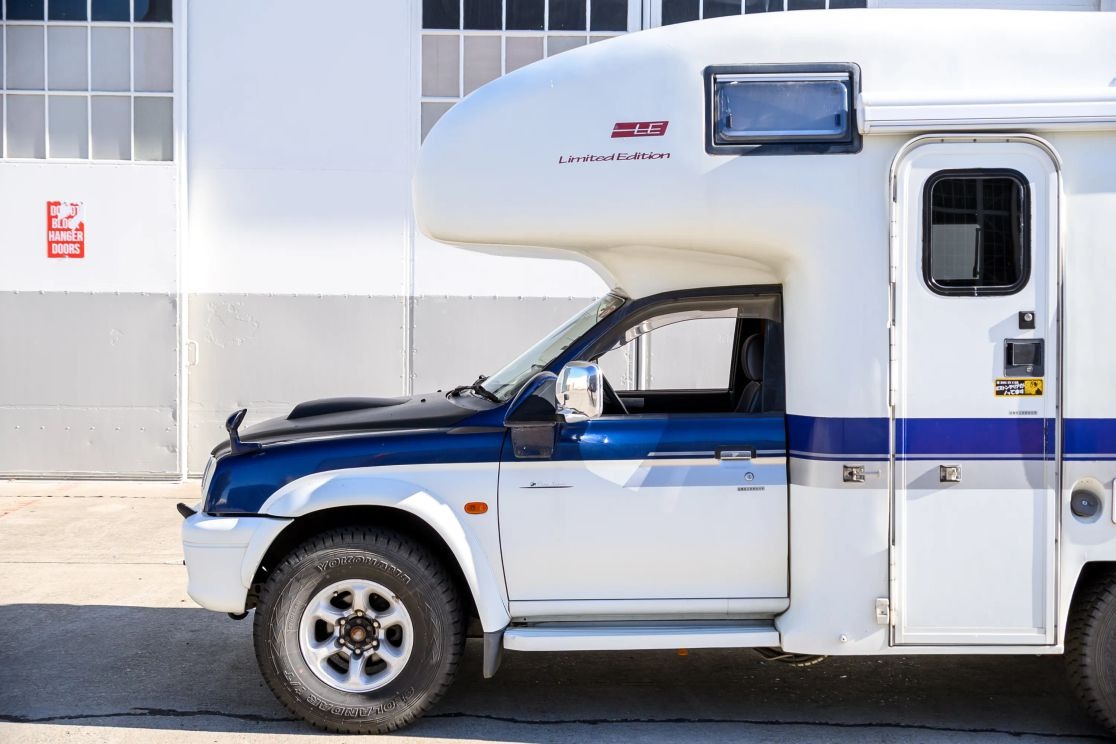 1999 Mitsubishi Strada Camper