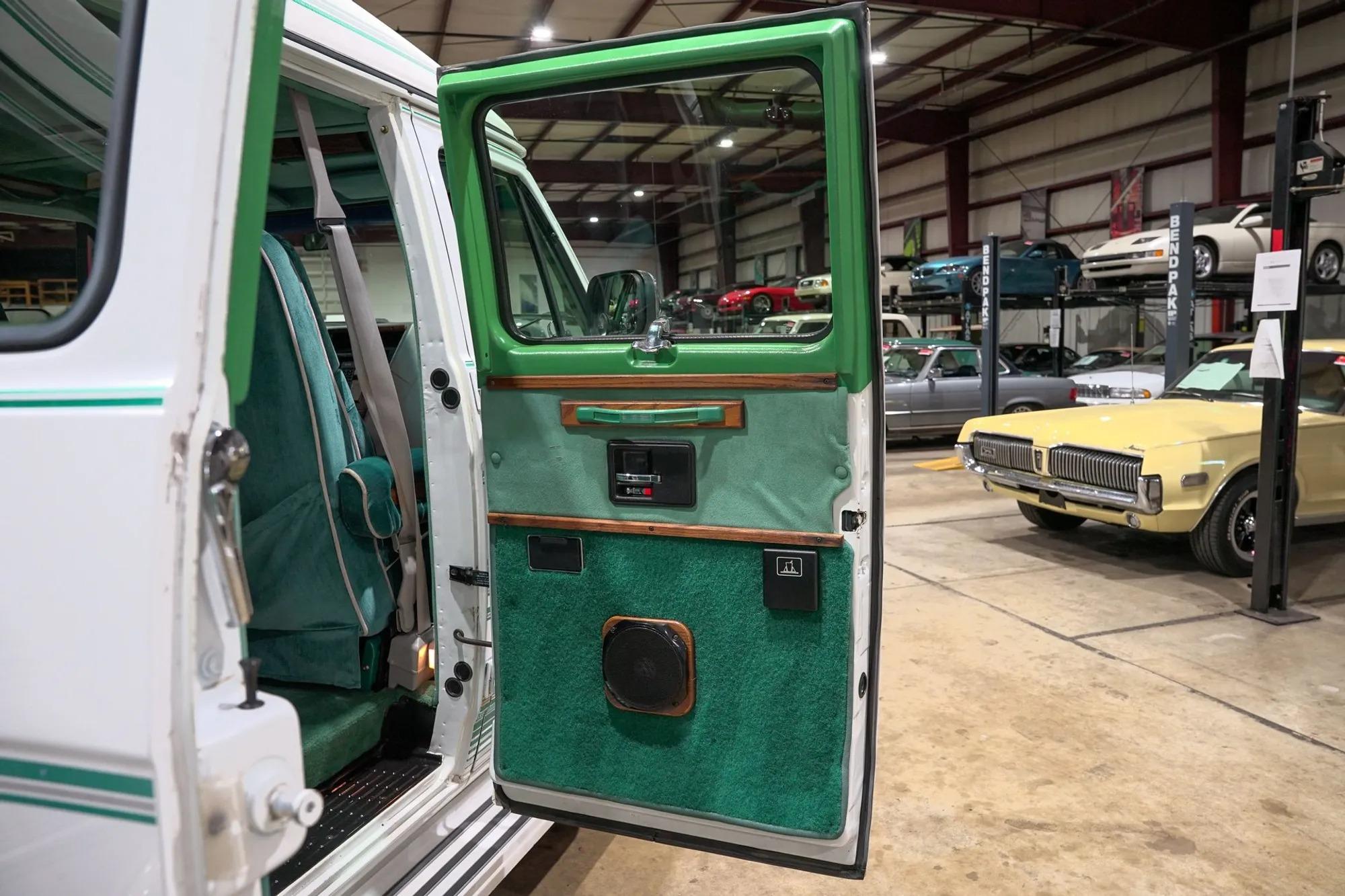 1993 GMC Vandura 2500 Auto Form Conversion Van