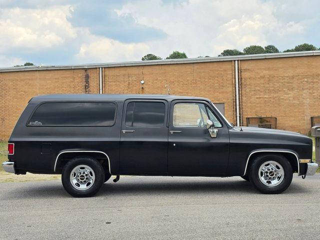 1989 Chevrolet Suburban R2500 Silverado - 2