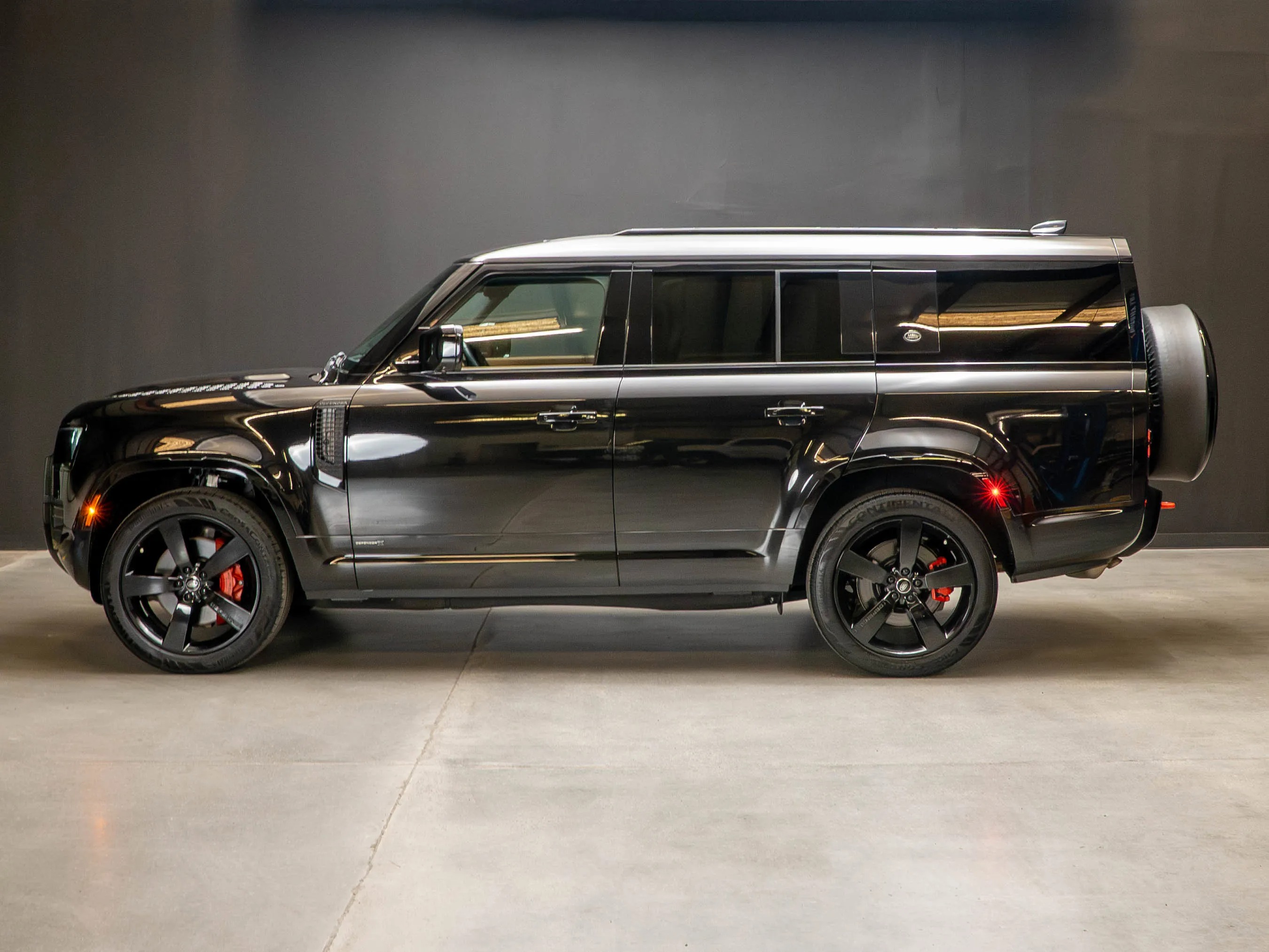 2024 Land Rover Defender 130 P400 X - 3