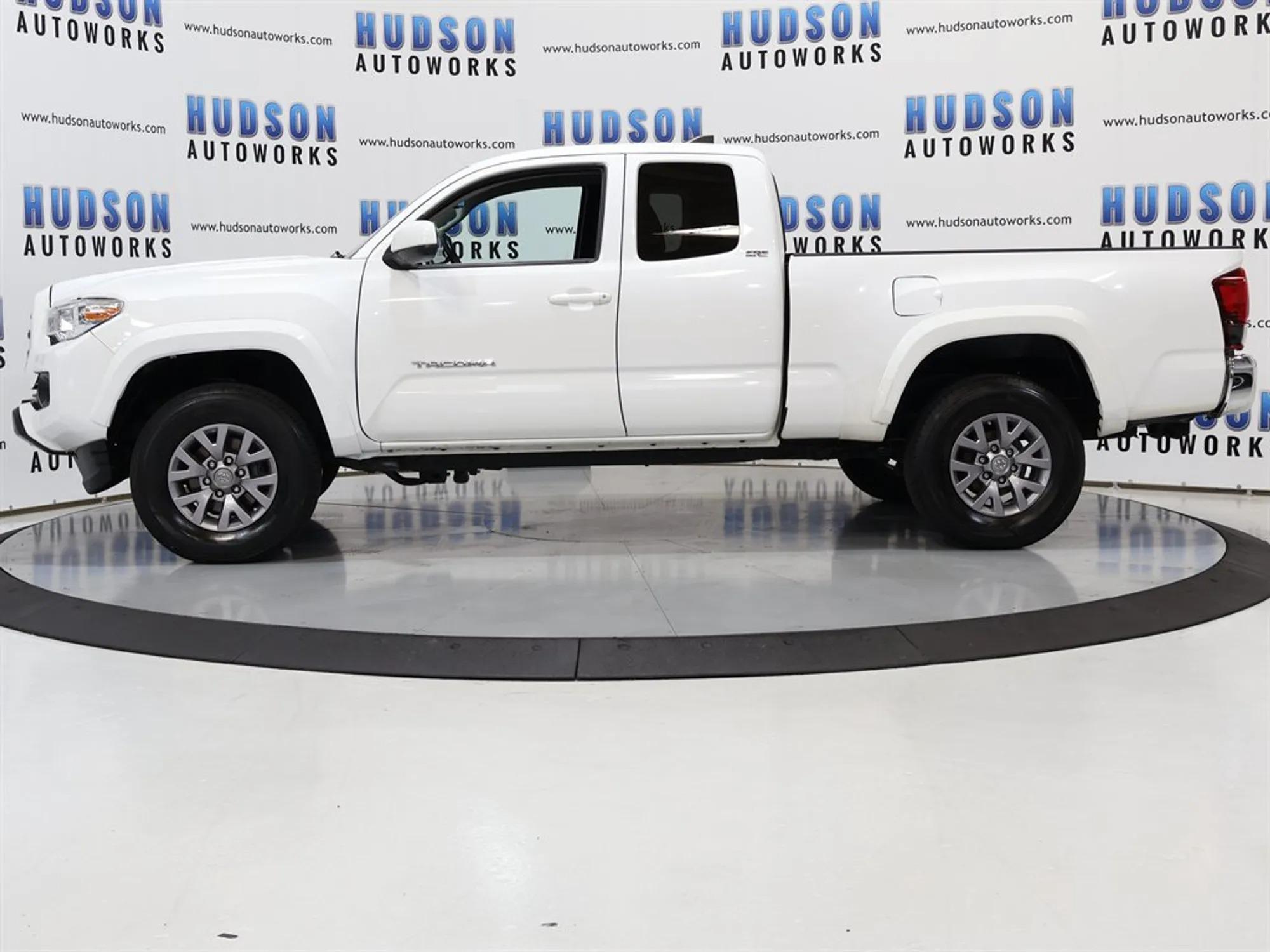 2018 Toyota Tacoma SR5 - 3