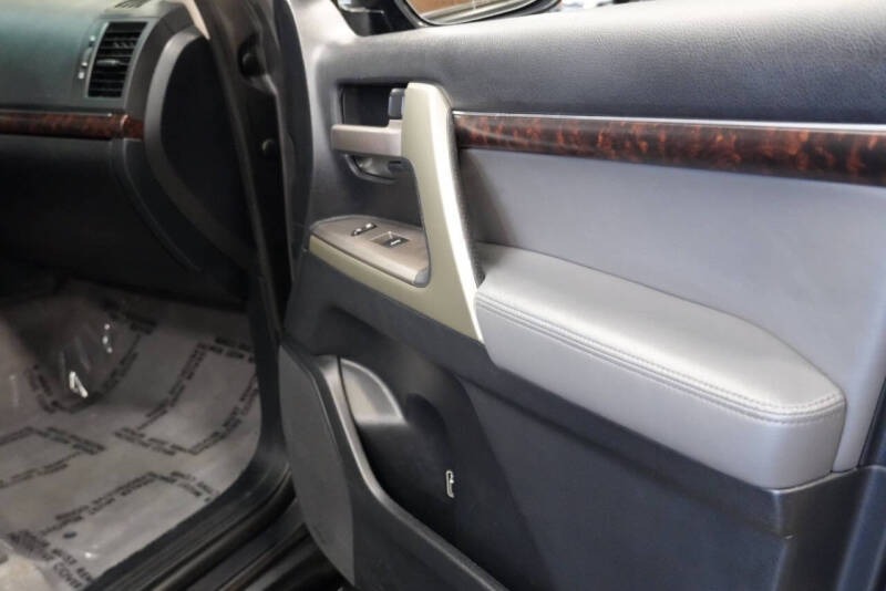 2011 Toyota Land Cruiser