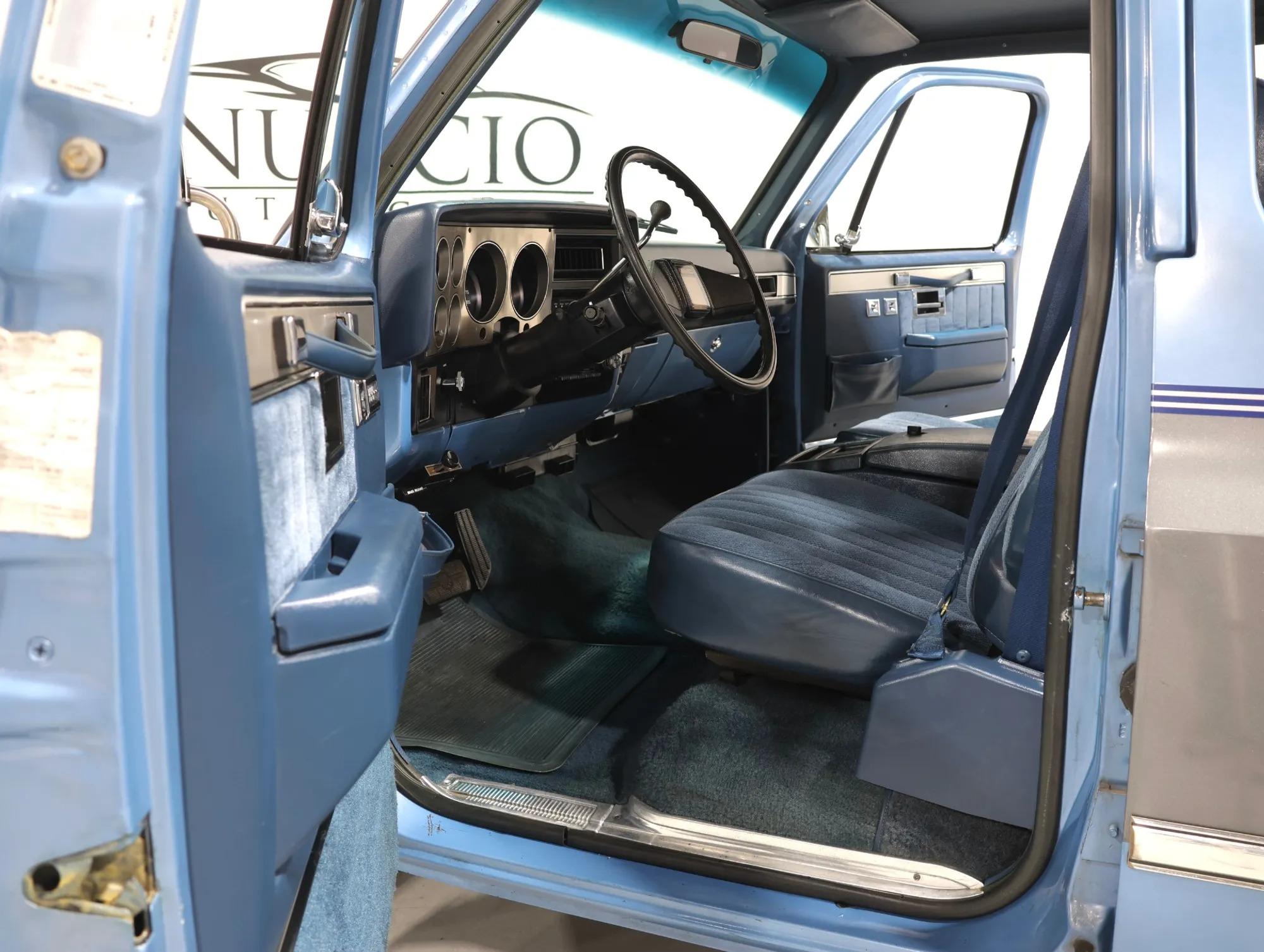 1987 GMC Suburban R1500