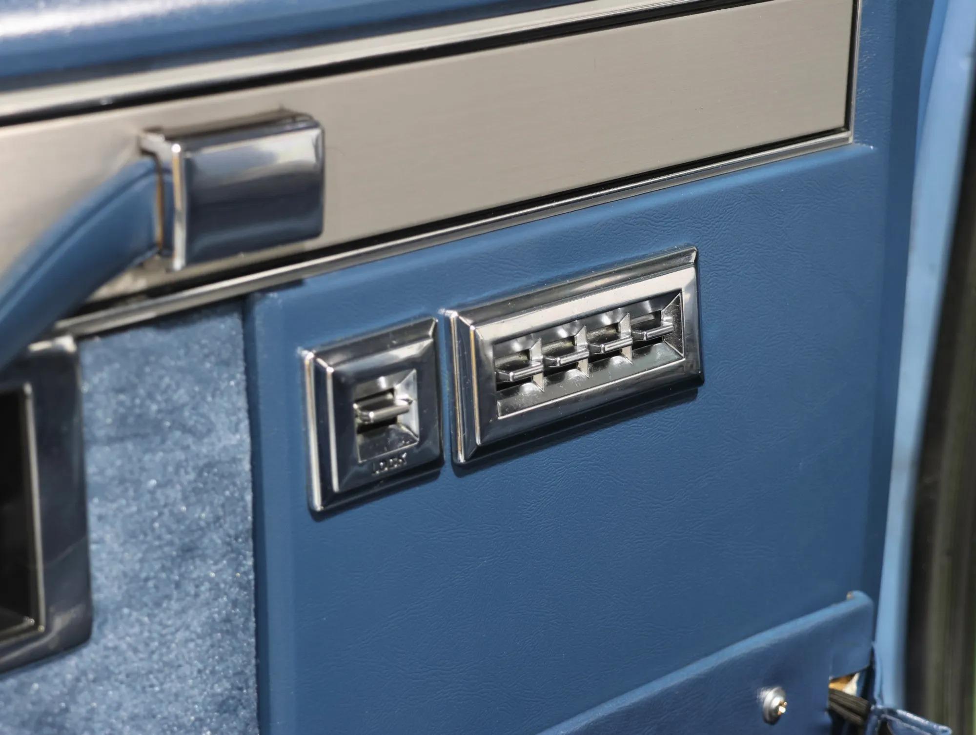 1987 GMC Suburban R1500