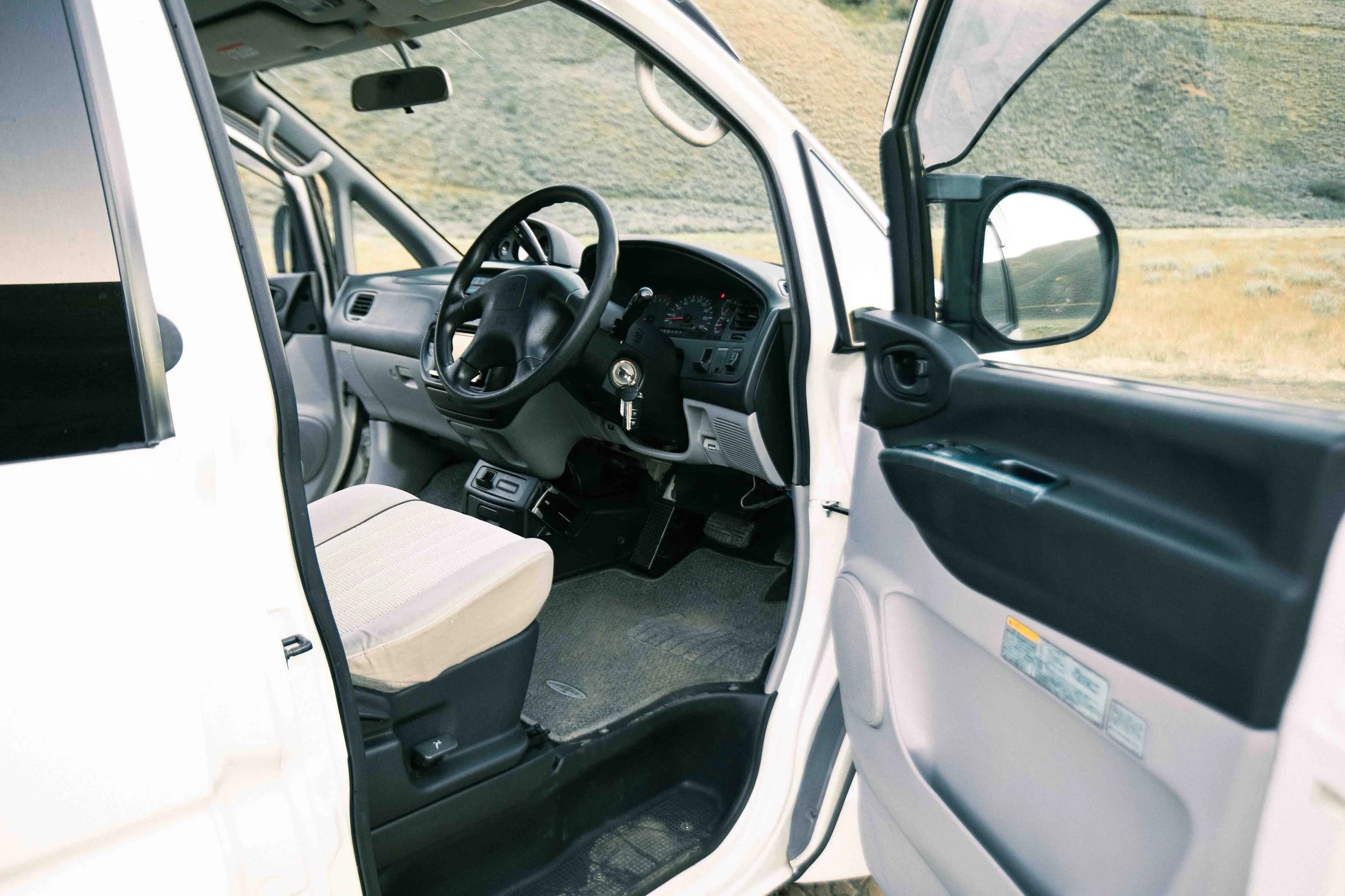 2000 Mitsubishi Delica L400 Space Gear