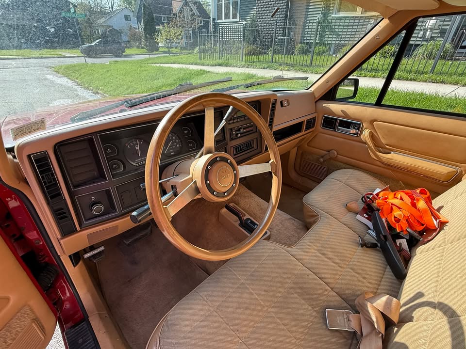 1988 Jeep Comanche Pioneer Olympic Edition - 4
