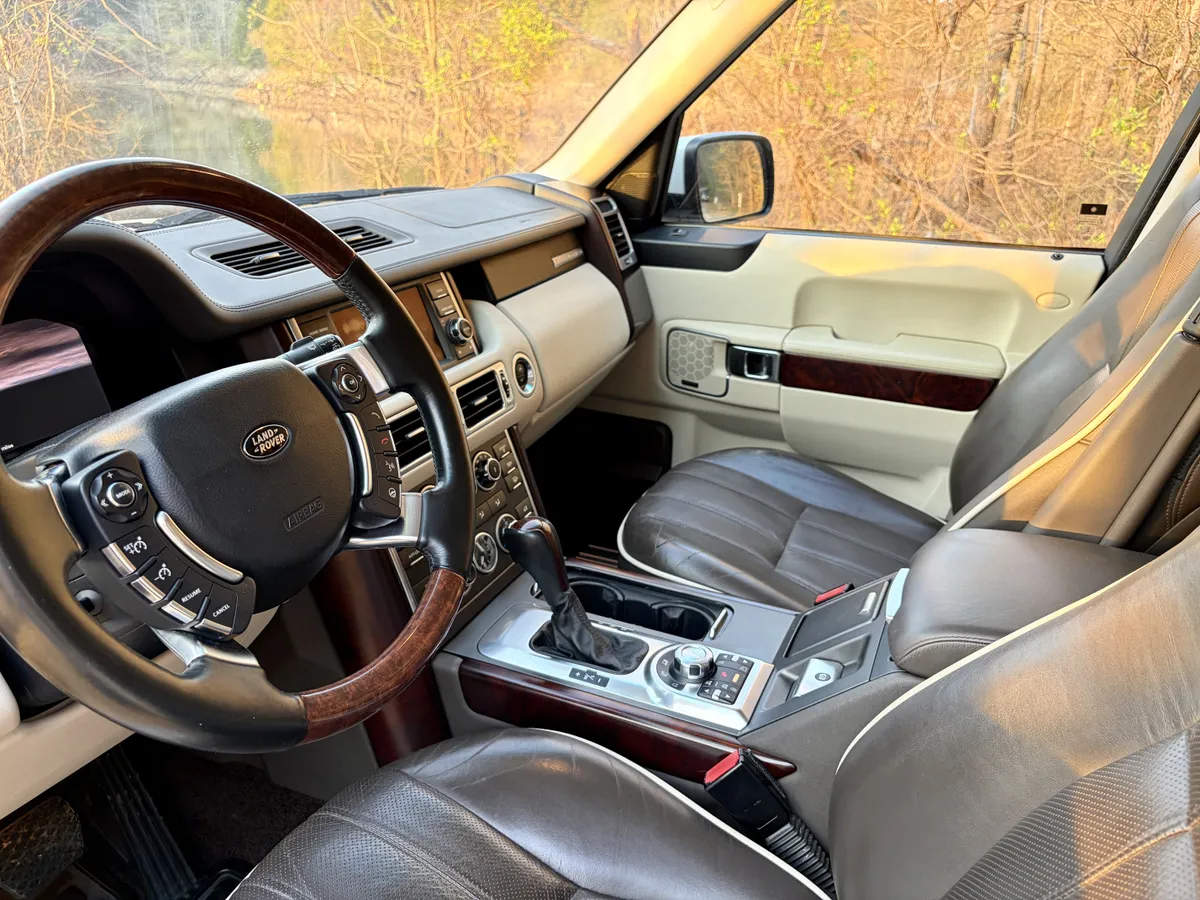 2011 Land Rover Range Rover HSE Luxury