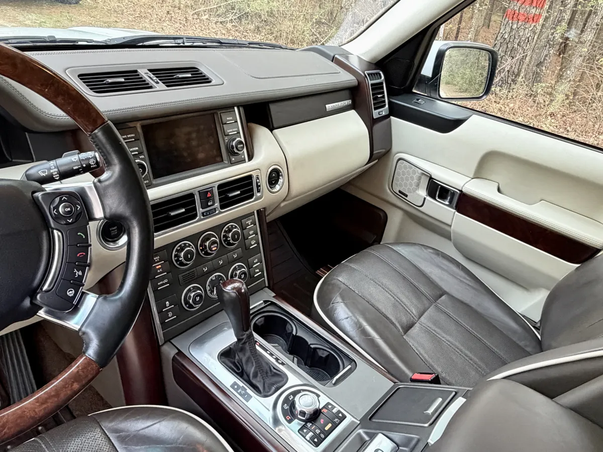 2011 Land Rover Range Rover HSE Luxury
