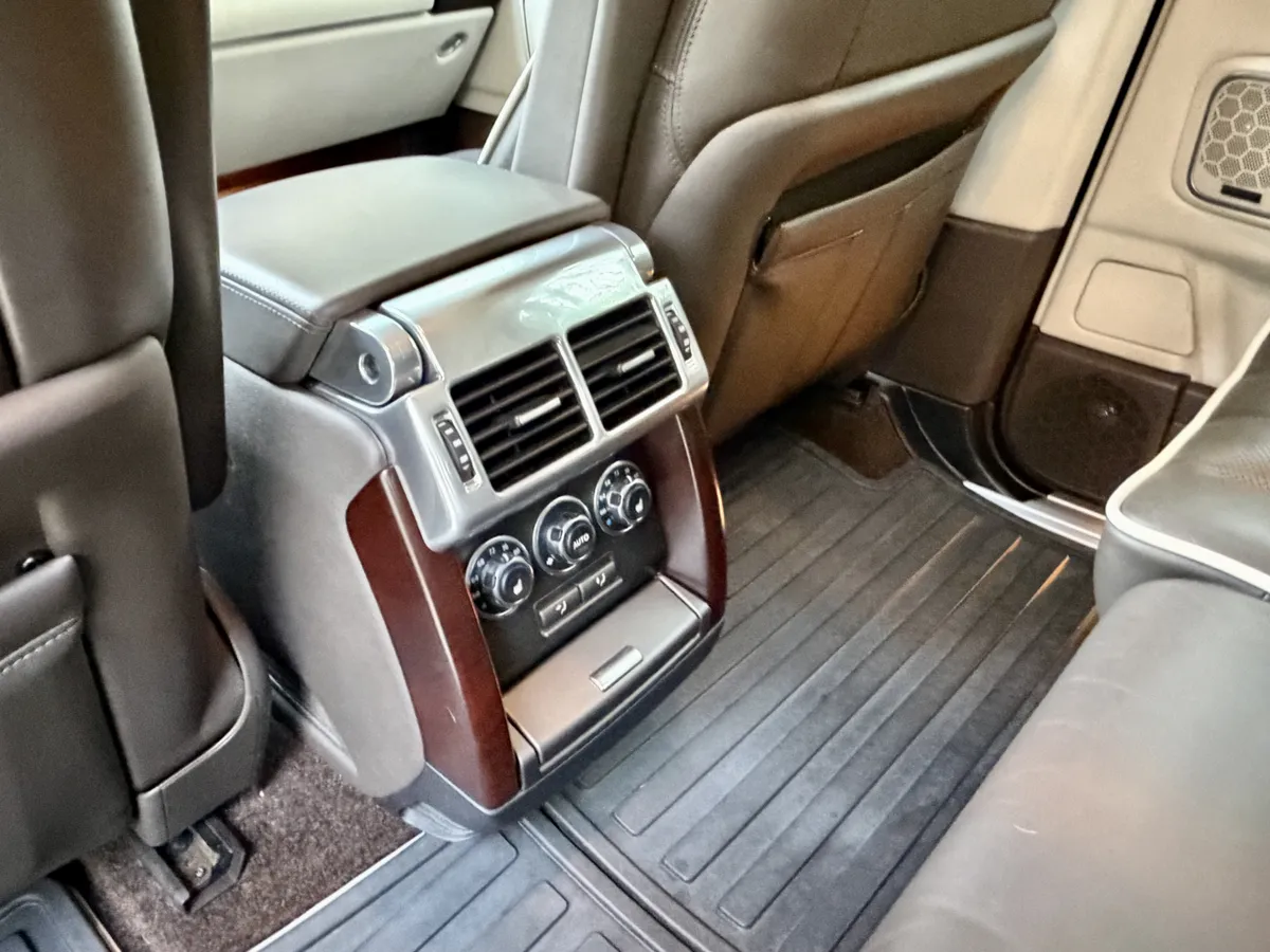 2011 Land Rover Range Rover HSE Luxury