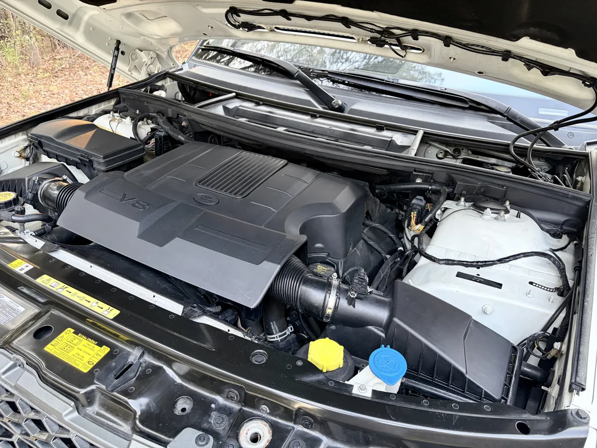 2011 Land Rover Range Rover HSE Luxury